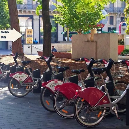Capitole: Apt Renove En Plein Centre Parking Gratuit Apartamento